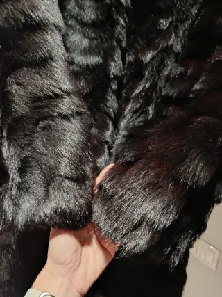 Abrigo de pelo negro