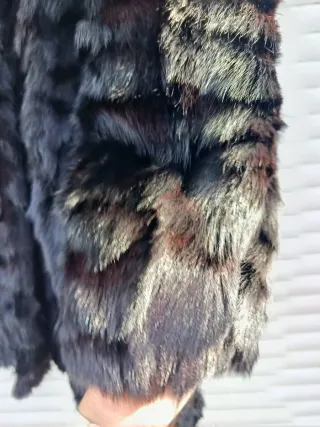 Abrigo de pelo negro