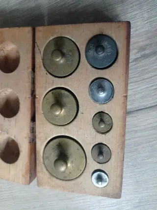 Caja de pesos antiguos de madera  14,5/8