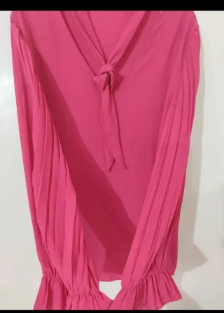 Blusa elegante donna maniche lunghe plissettate.