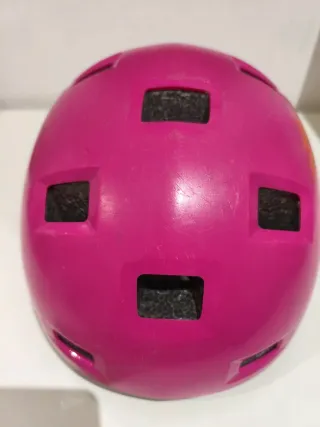 Casco rosa para bicicleta o patinete marca oxelo