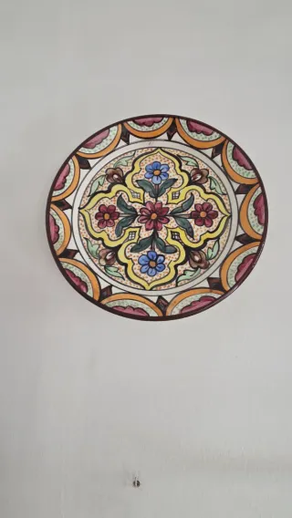 Set di 8 piatti decorativi in ceramica