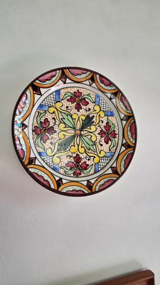 Set di 8 piatti decorativi in ceramica