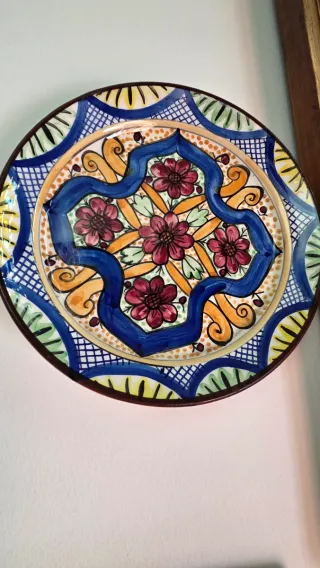 Set di 8 piatti decorativi in ceramica