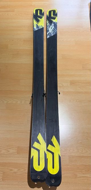 Esquís de travesía K2 con fijaciones y pieles