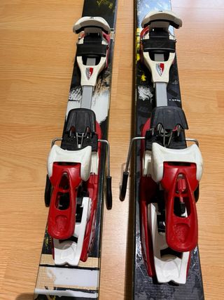 Esquís de travesía K2 con fijaciones y pieles