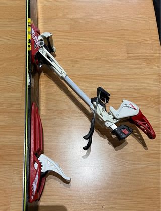 Esquís de travesía K2 con fijaciones y pieles