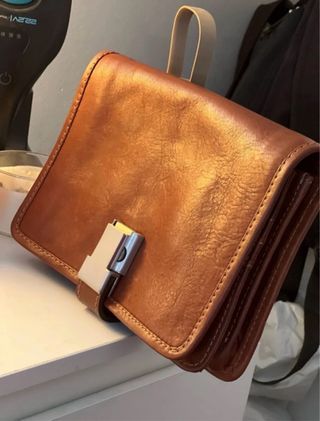 Bolso de piel hecho a mano