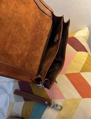 Bolso de piel hecho a mano