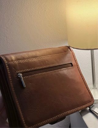 Bolso de piel hecho a mano