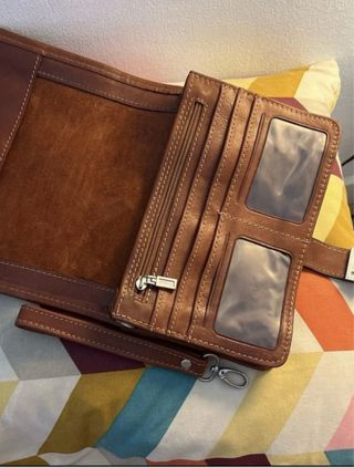 Bolso de piel hecho a mano