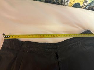 Falda vintage cuero negra