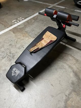 Banco de abdominales y gimnasia