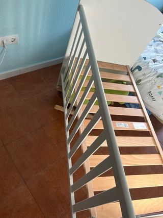 Cuna bebé blanca con osito