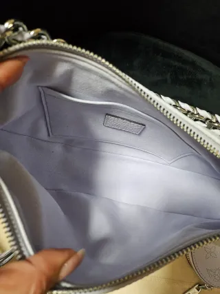 Bolso Louis Vuitton gris perforado con cadena