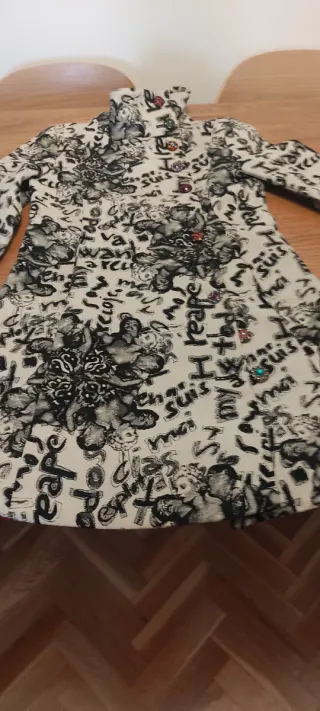Abrigo Desigual estampado