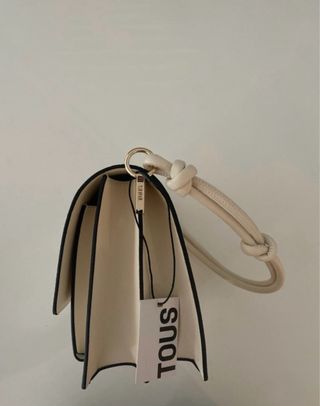 Bolso bandolera Tous beige.