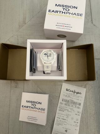 Swatch x Omega Snoopy White Moonshine Cold Moon