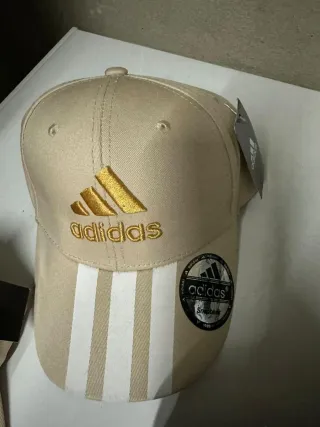 Gorra Adidas Beige y Dorada