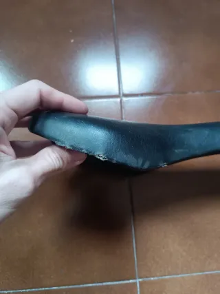 Sillín de bicicleta negro muy cómodo