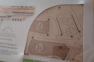 Ugears Wolf-01 Handgun Modello Meccanico