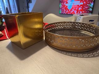 Adornos Navideños Dorados y Rojos