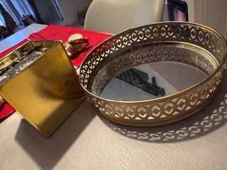 Adornos Navideños Dorados y Rojos