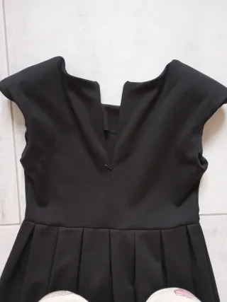 Vestito nero corto con pieghe