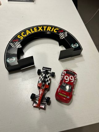 Lote Club Scalextric: 2 Coches + Arco