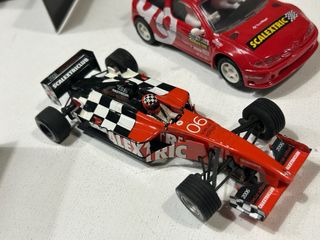 Lote Club Scalextric: 2 Coches + Arco