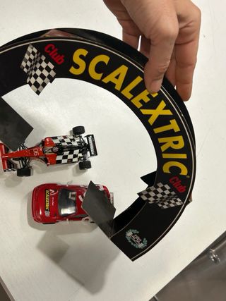 Lote Club Scalextric: 2 Coches + Arco