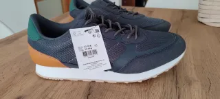 Zapatillas deportivas grises y verdes talla 43