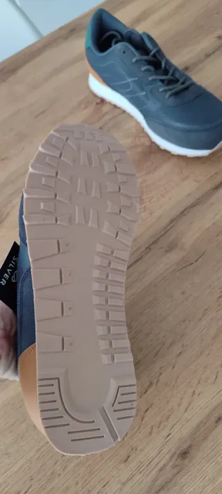 Zapatillas deportivas grises y verdes talla 43