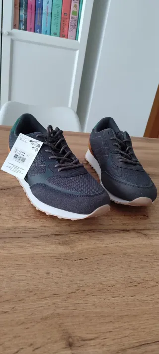 Zapatillas deportivas grises y verdes talla 43
