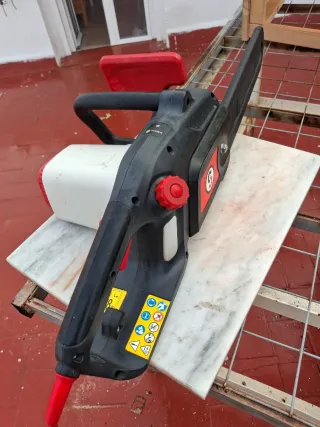 Sierra eléctrica motorizada