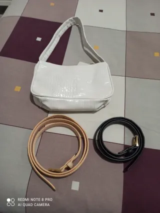 Borsa bianca e cinture regalo