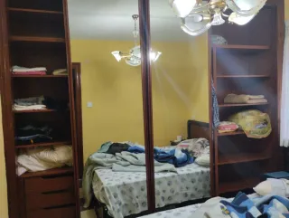 Armario empotrado madera.