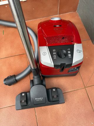 Aspiradora Miele  Compact C2 Roja