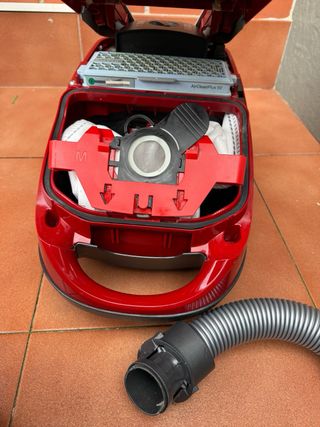 Aspiradora Miele  Compact C2 Roja