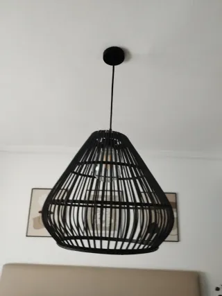 Lámpara de madera negra colgante