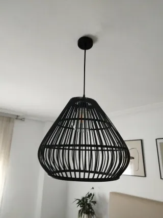 Lámpara de madera negra colgante