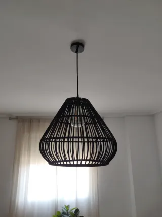 Lámpara de madera negra colgante