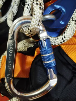 Equipo anticaídas profesional cuerda y descensor