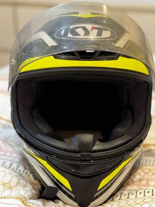 Casco Moto KYT Negro y Amarillo