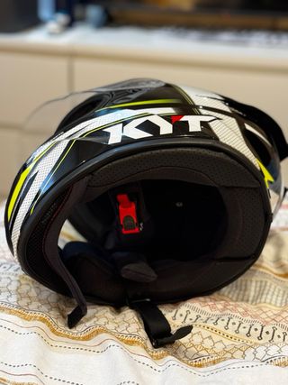Casco Moto KYT Negro y Amarillo