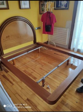 habitación completa, está el cabecero el somier no