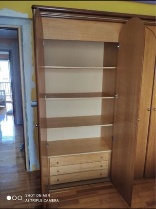 habitación completa, está el cabecero el somier no