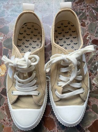 Zapatillas Victoria Beige y Blancas