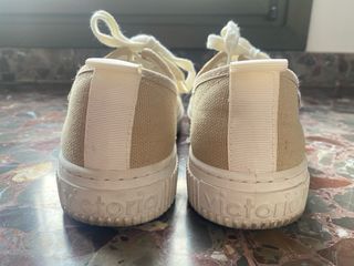 Zapatillas Victoria Beige y Blancas