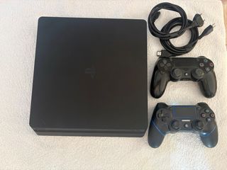 PS4 (PlayStation 4) Nera + 2 Controller